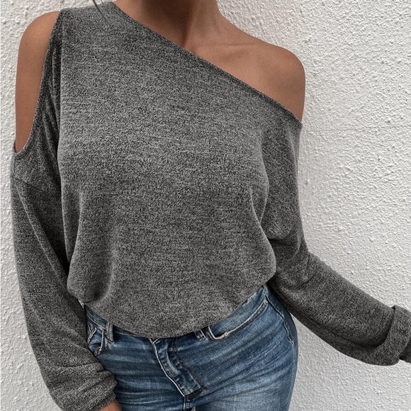 Gray cold shoulder sweatshirt - Picture 2 of 4